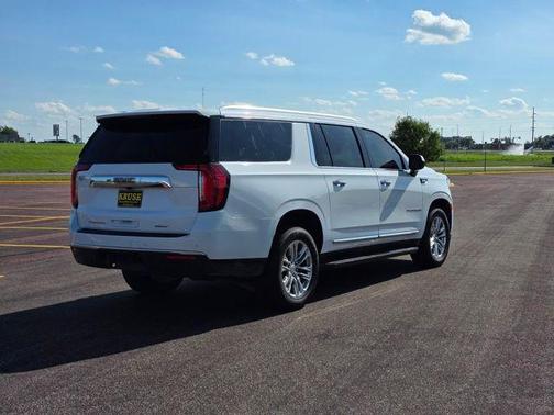 2022 GMC Yukon XL SLT