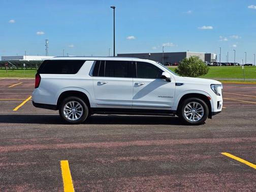 2022 GMC Yukon XL SLT