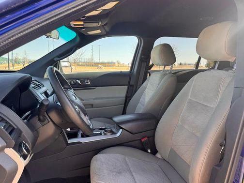 Deep Impact Blue Metallic 2013 Ford Explorer Base