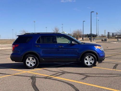 Deep Impact Blue Metallic 2013 Ford Explorer Base