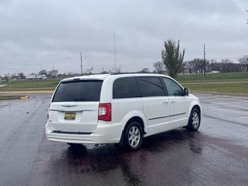 2012 Chrysler Town & Country Touring