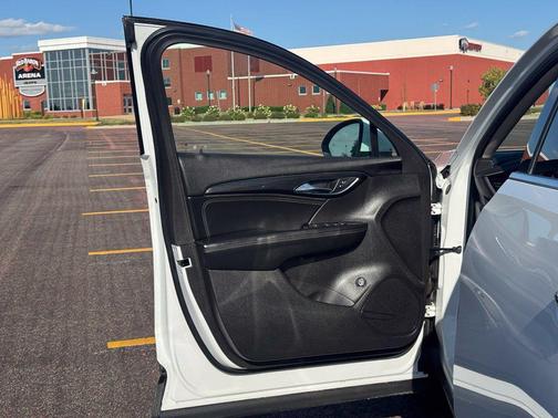 Summit White 2021 Buick Envision AWD Preferred