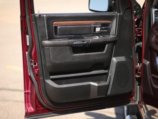 Photo 4 of 29 of 2017 RAM 1500 Laramie