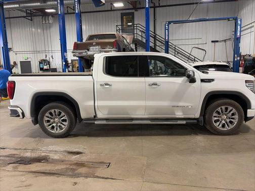 White Frost Tricoat 2022 GMC Sierra 1500 Denali
