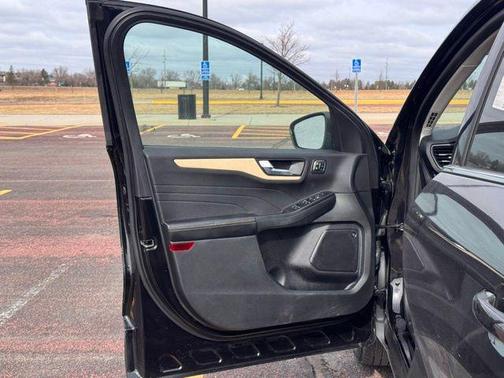 Agate Black Metallic 2022 Ford Escape Titanium