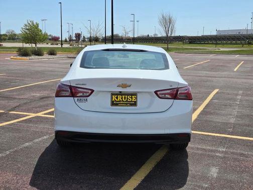 White 2019 Chevrolet Malibu LT