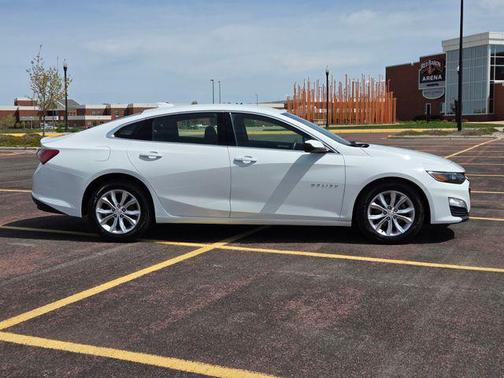 White 2019 Chevrolet Malibu LT