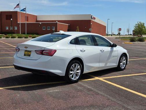 White 2019 Chevrolet Malibu LT