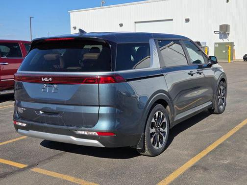 2024 Kia Carnival EX