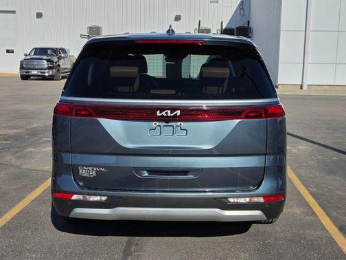 2024 Kia Carnival EX