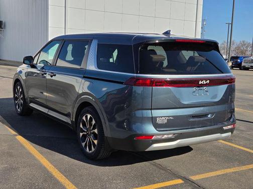 2024 Kia Carnival EX