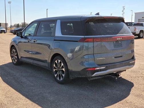2024 Kia Carnival EX