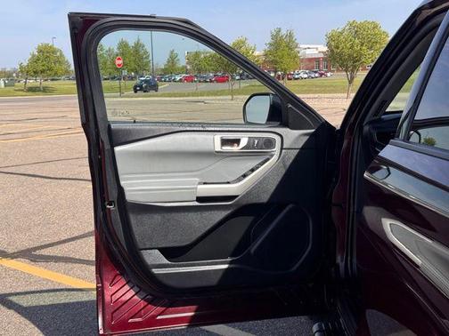 Burgundy 2022 Ford Explorer XLT