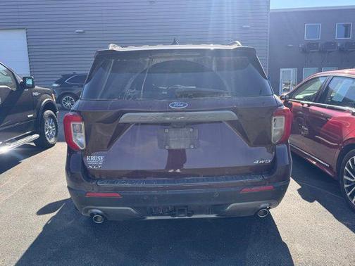 Burgundy 2022 Ford Explorer XLT