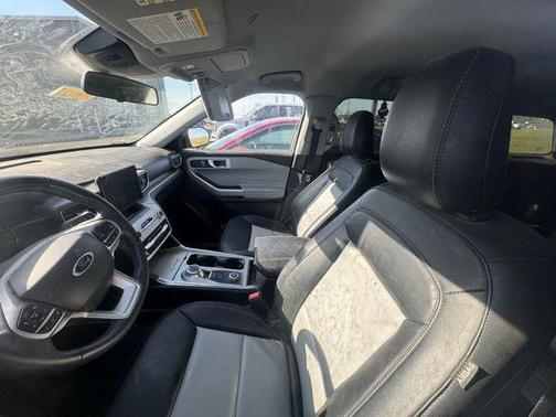 Burgundy 2022 Ford Explorer XLT