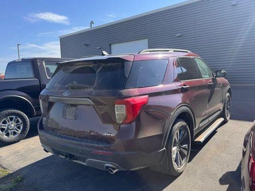 Burgundy 2022 Ford Explorer XLT