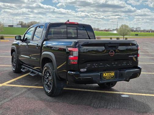 Super Black 2022 Nissan Frontier PRO-4X
