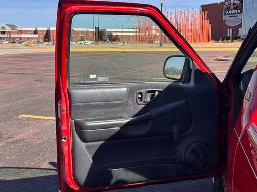 1999 Chevrolet S-10 Base