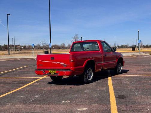 1999 Chevrolet S-10 Base