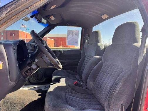 1999 Chevrolet S-10 Base