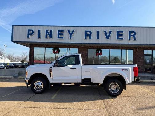OXFORD WHITE 2023 Ford F-350 XLT DRW