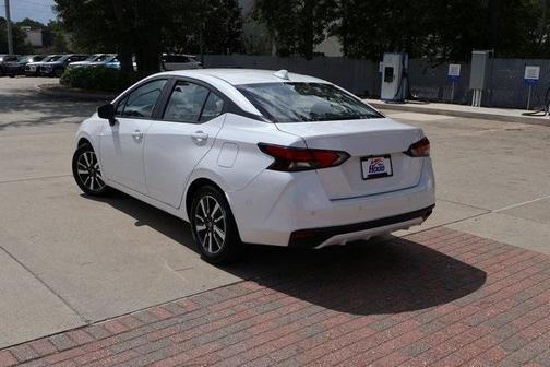 2022 Nissan Versa 1.6 SV