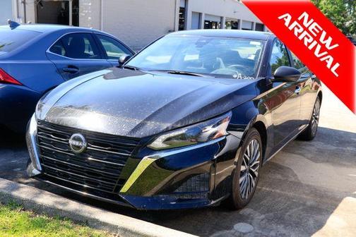 Black 2025 Nissan Altima SV