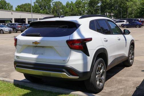 Summit White 2025 Chevrolet Trax LT