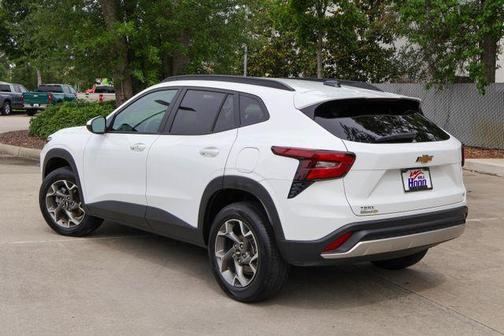 Summit White 2025 Chevrolet Trax LT