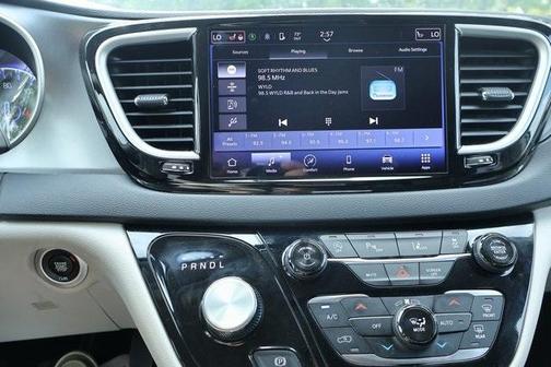 2023 Chrysler Pacifica Touring-L