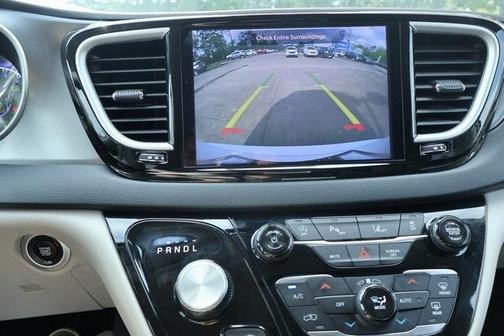 2023 Chrysler Pacifica Touring-L