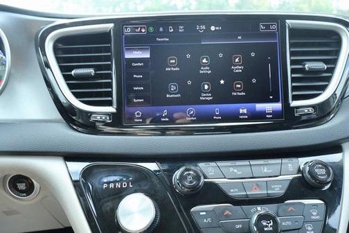 2023 Chrysler Pacifica Touring-L