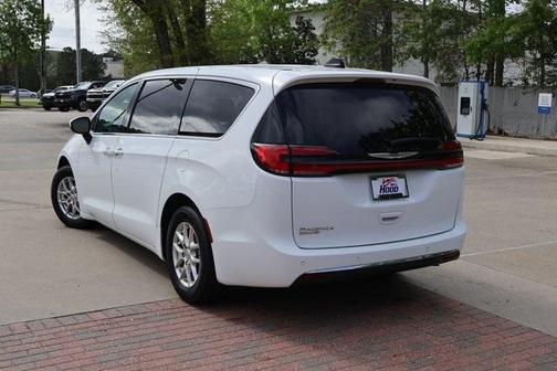 2023 Chrysler Pacifica Touring-L