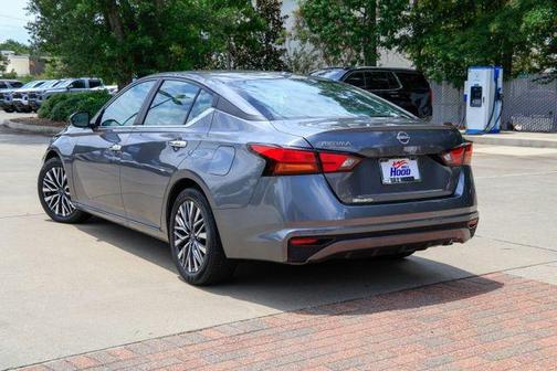 Gun Metallic 2025 Nissan Altima SV