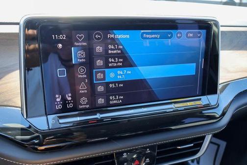 Platinum Gray Metallic 2025 Volkswagen Atlas 2.0T SE w/Technology