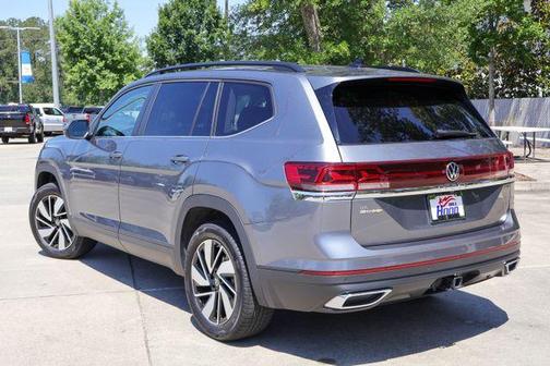 Platinum Gray Metallic 2025 Volkswagen Atlas 2.0T SE w/Technology