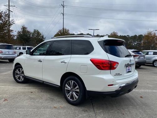 Photo 2 of 25 of 2019 Nissan Pathfinder SL