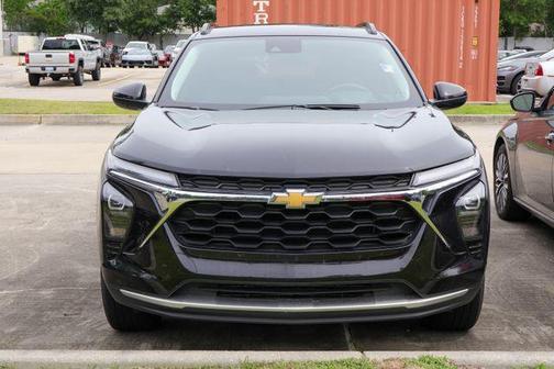 Mosaic Black Metallic 2025 Chevrolet Trax LT