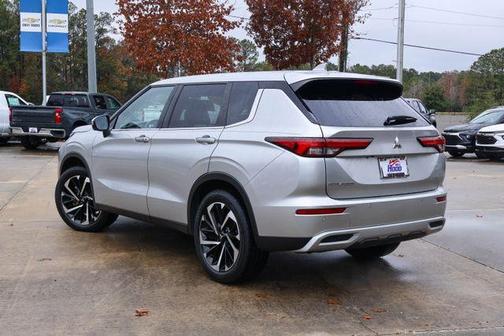 2022 Mitsubishi Outlander SE