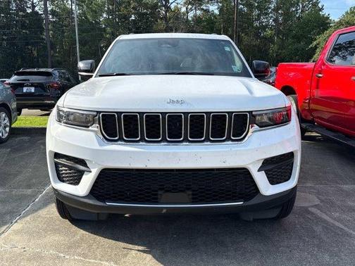 Bright White Clearcoat 2025 Jeep Grand Cherokee Laredo X