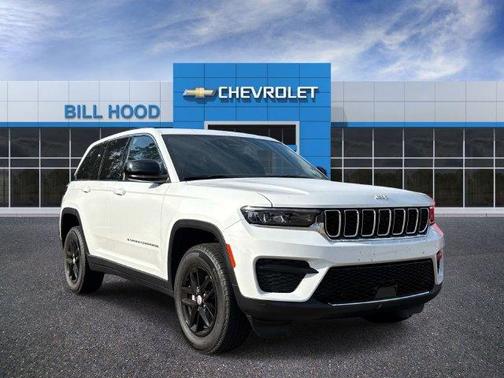 Bright White Clearcoat 2025 Jeep Grand Cherokee Laredo X
