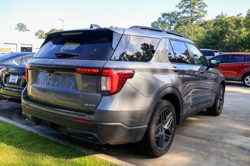 Gray Metallic 2025 Ford Explorer ST-Line