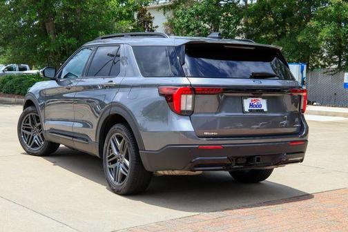 Gray Metallic 2025 Ford Explorer ST-Line