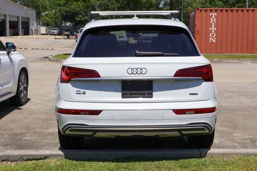 Glacier White Metallic 2021 Audi Q5 40 Premium Plus