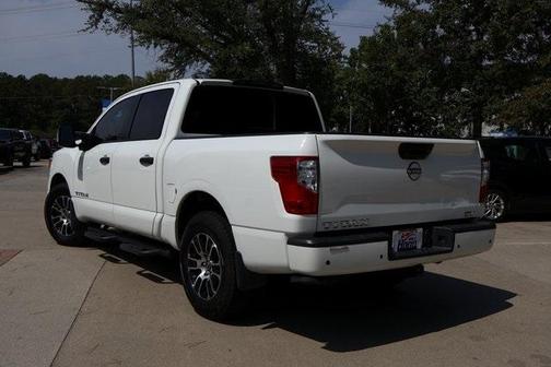2023 Nissan Titan SV