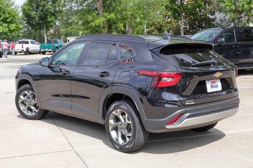 Mosaic Black Metallic 2025 Chevrolet Trax LT
