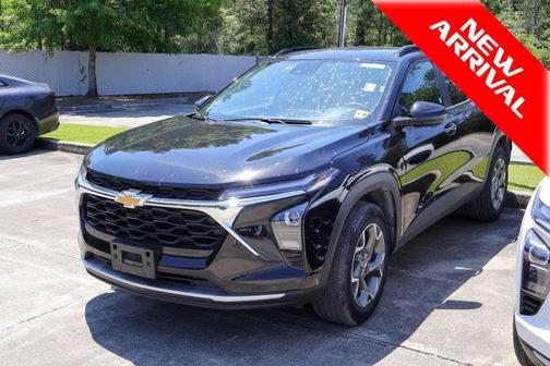 Mosaic Black Metallic 2025 Chevrolet Trax LT