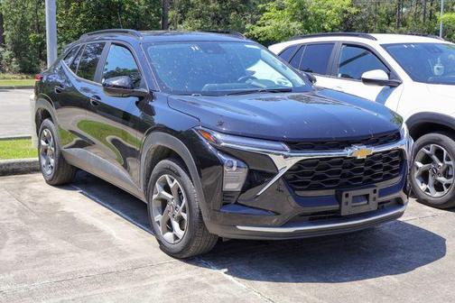 Mosaic Black Metallic 2025 Chevrolet Trax LT