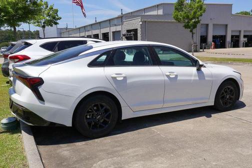 Snow White Pearl 2025 Kia K5 LXS