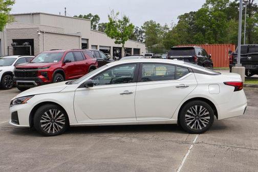 Pearl White Tri-Coat 2025 Nissan Altima SV